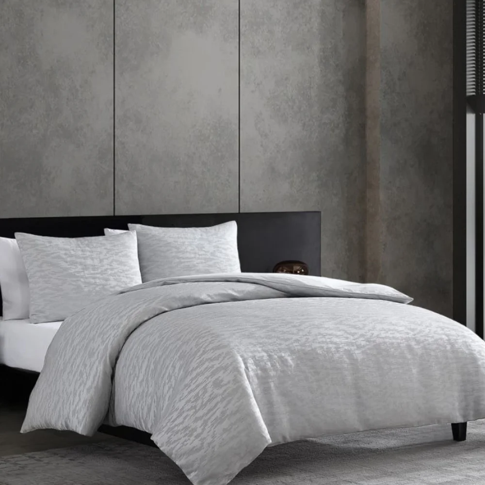 Vera Wang Illusion Grey Duvet Cover Set - King. New